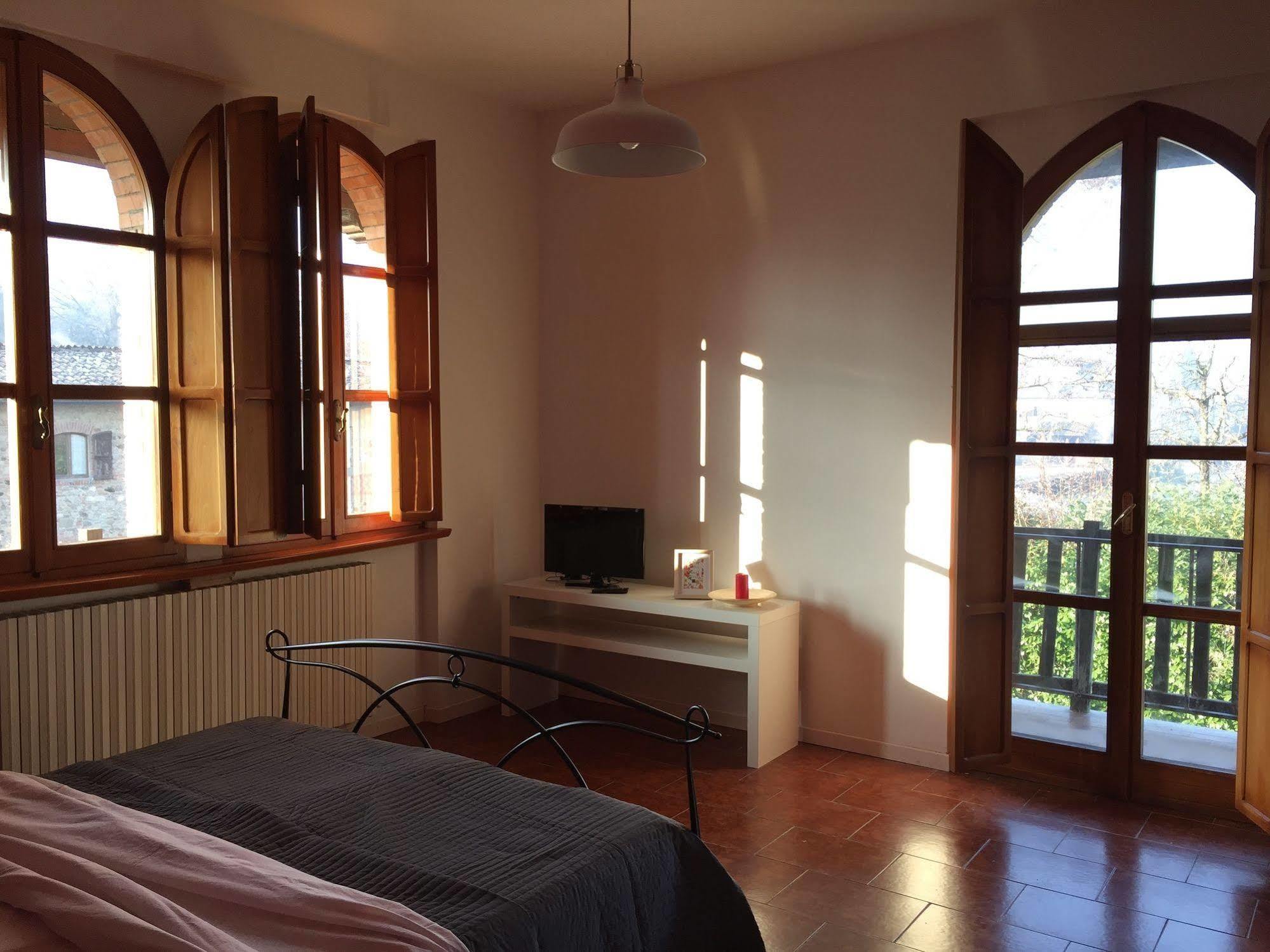 جرازانو فيسكونتي Senza Tempo Room & Breakfast المظهر الخارجي الصورة